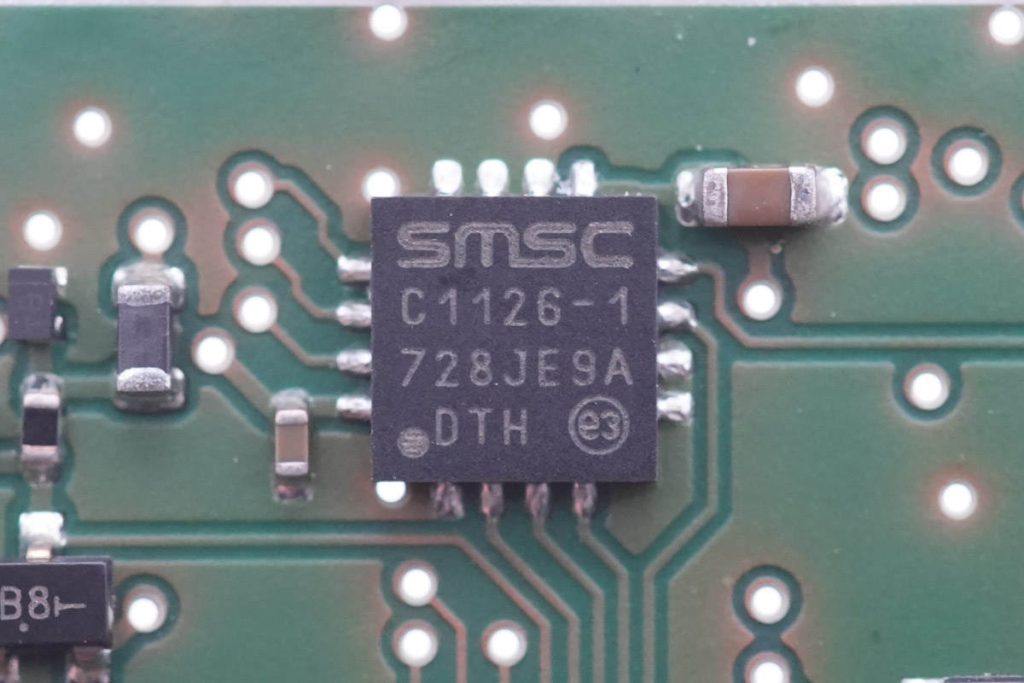 宝马5系无线充电拆解,宝马5系充电器怎么拆