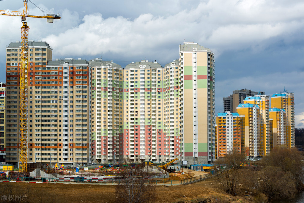 竣工验收备案后再交物业费,开发商在没有竣工备案下收物业费