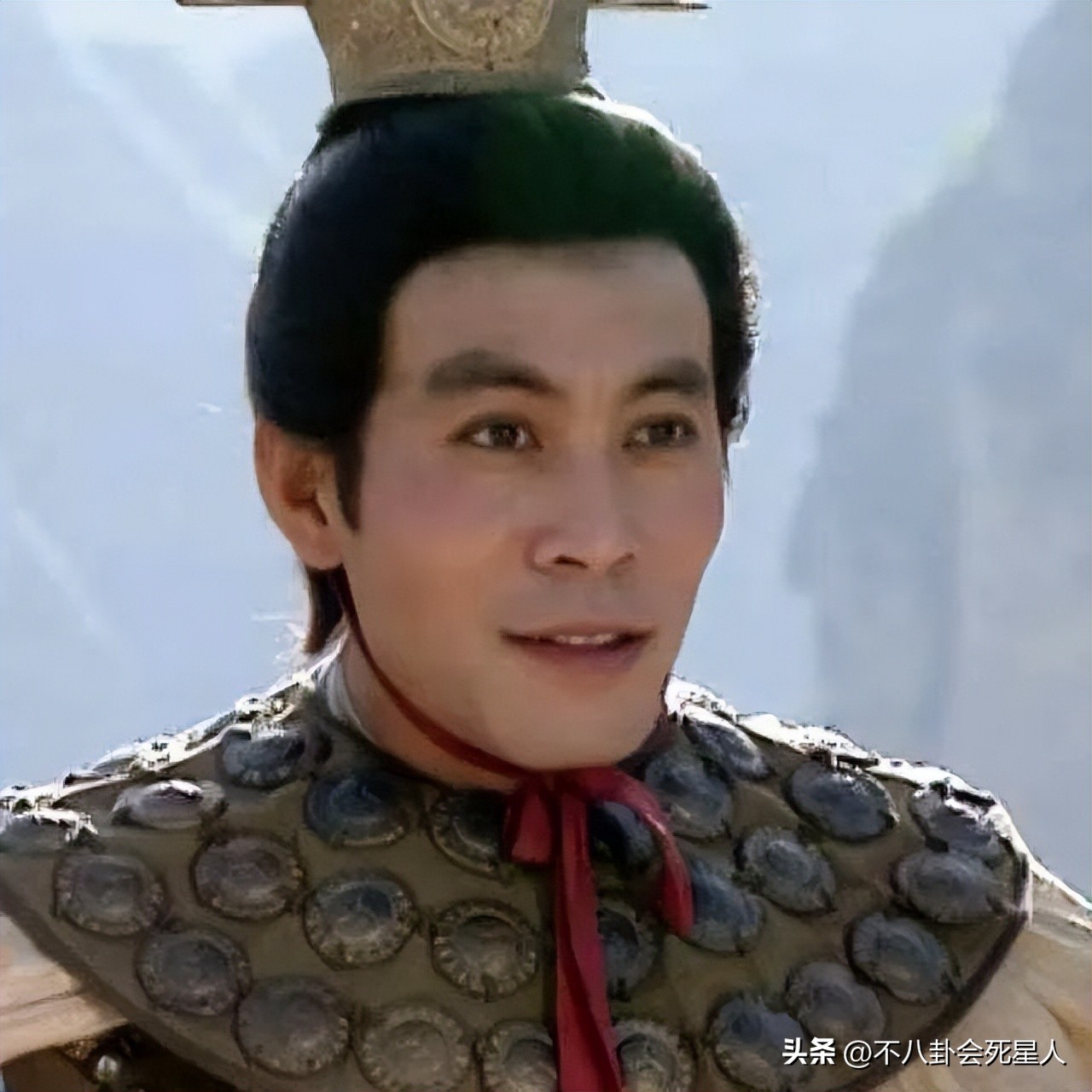 老戏骨云集，央视黄金档播出，《那山那海》打出了一把王炸