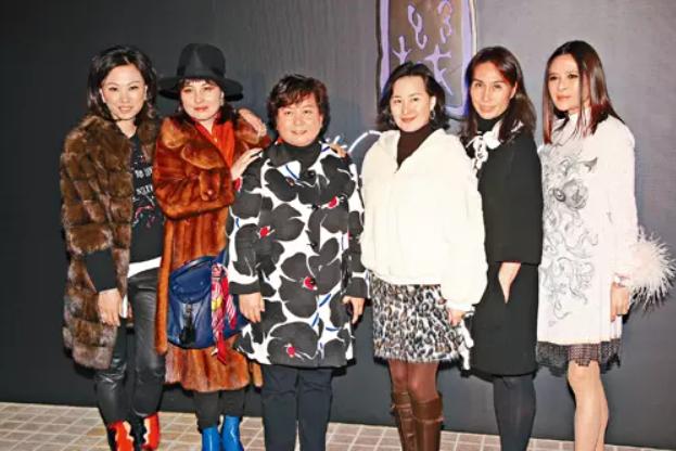 何超琼豪门婚姻,何超琼朋友圈