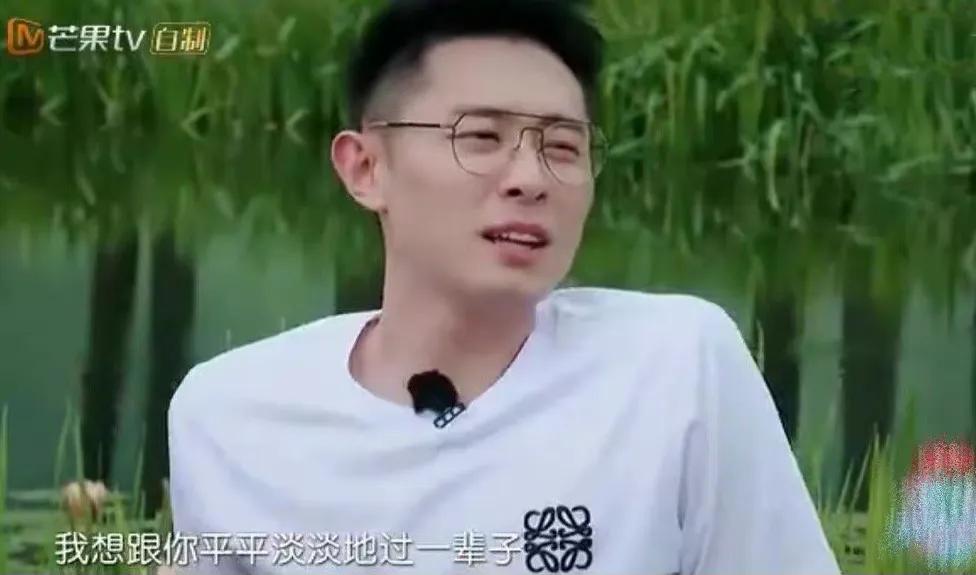 买超在酒吧约会辣妹引发热议,买超劈腿事件