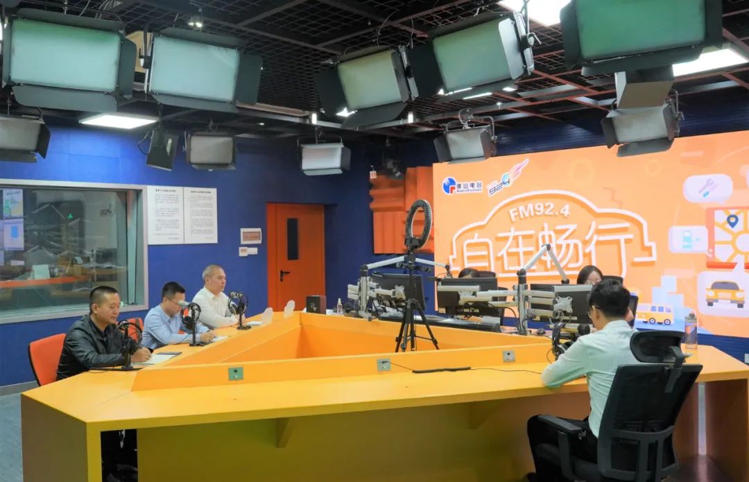 宝贝快上车！快递“送送送”模式开启→