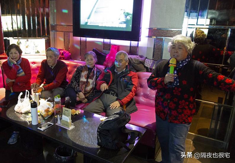 为什么很多ktv濒临倒闭,9年倒闭7万家年轻人抛弃ktv