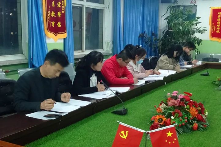 河西成*学功**校高一年级召开第一次阶段考试成绩分析会