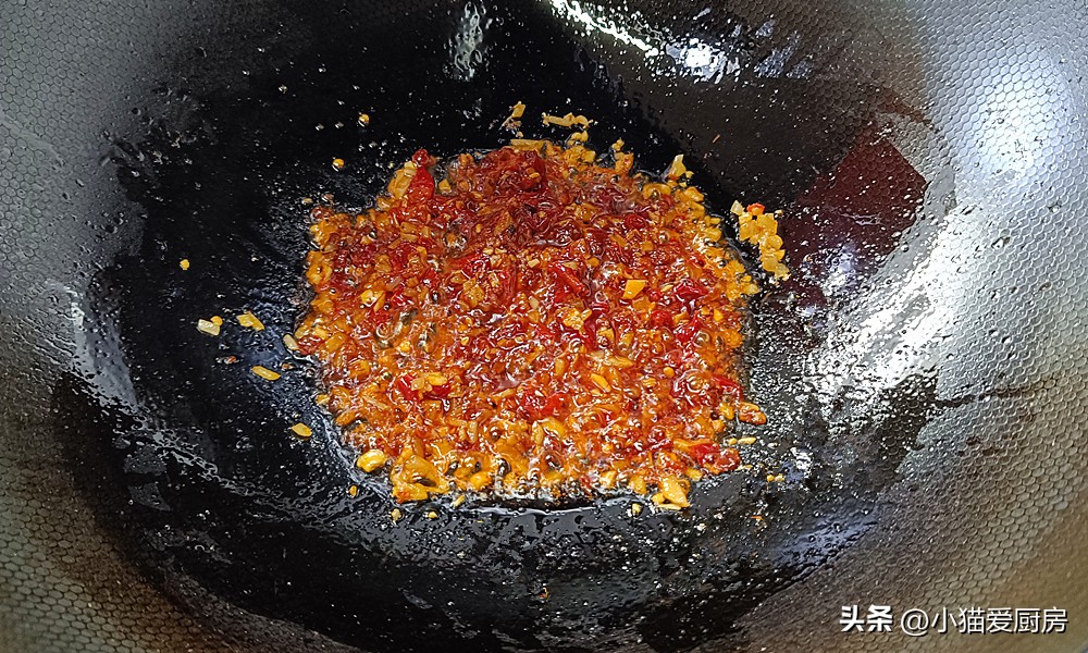 四川正宗水煮酸菜肉片做法,四川酸菜的做法酸辣脆爽特别开胃