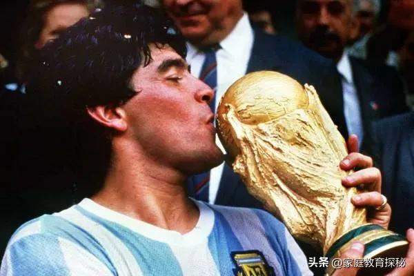 世界百大足球巨星排行,世界足球明星童年训练