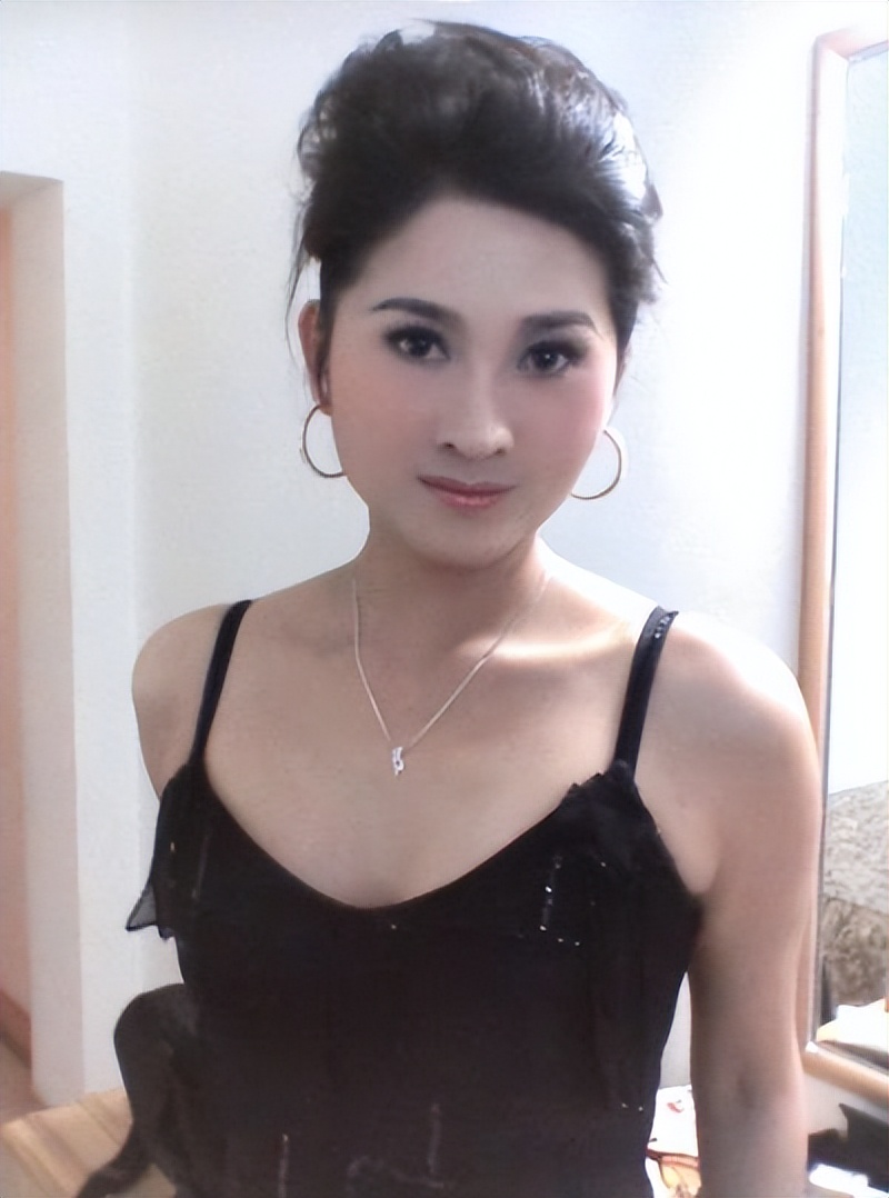 她用20盘录像带揭露和30个导演的“丑事”，退圈20年后又复出了