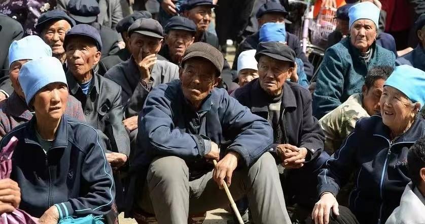 人到晚年该怎么养老 (老人靠自己该如何养老)