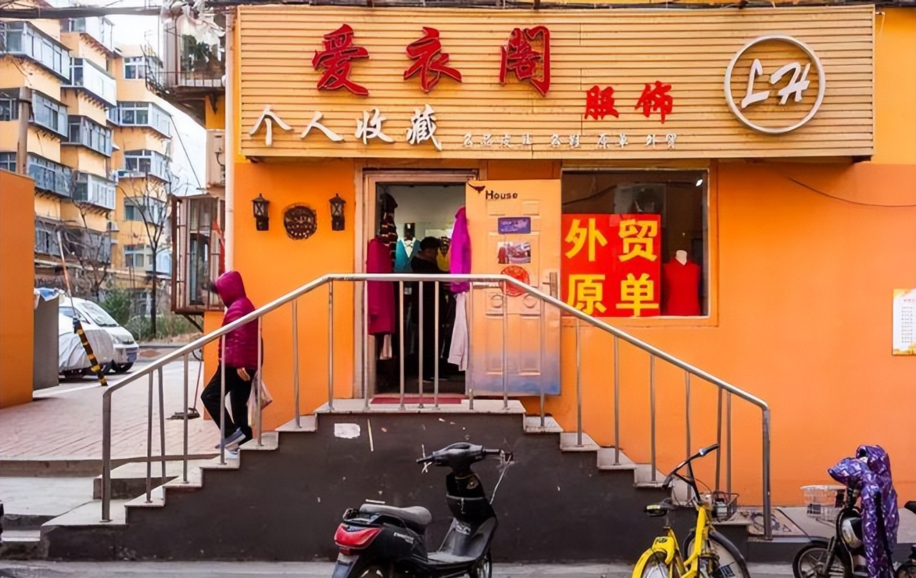 卖衣服月入十几万,新手去武汉摆摊卖衣服