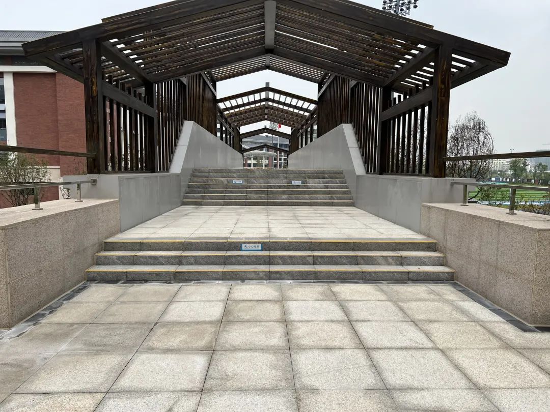 鎴愰兘鑻辨墠瀛︽牎鎺㈡牎,鎺㈡牎鎴愰兘鑻辨墠瀛︽牎