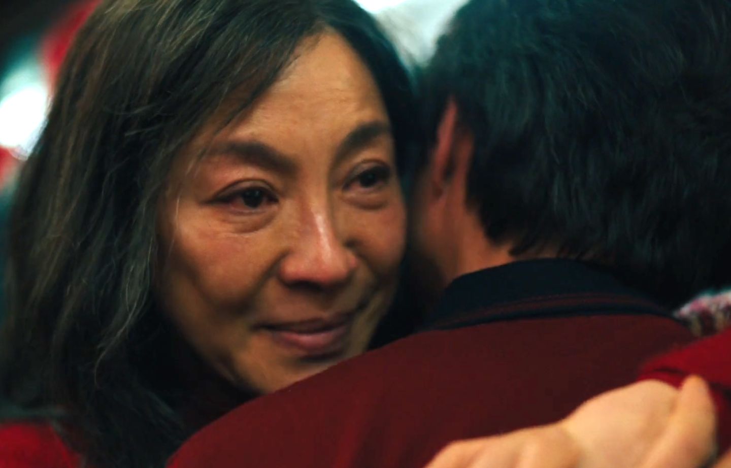 瞬息全宇宙——美国亚裔版的你好，李焕英