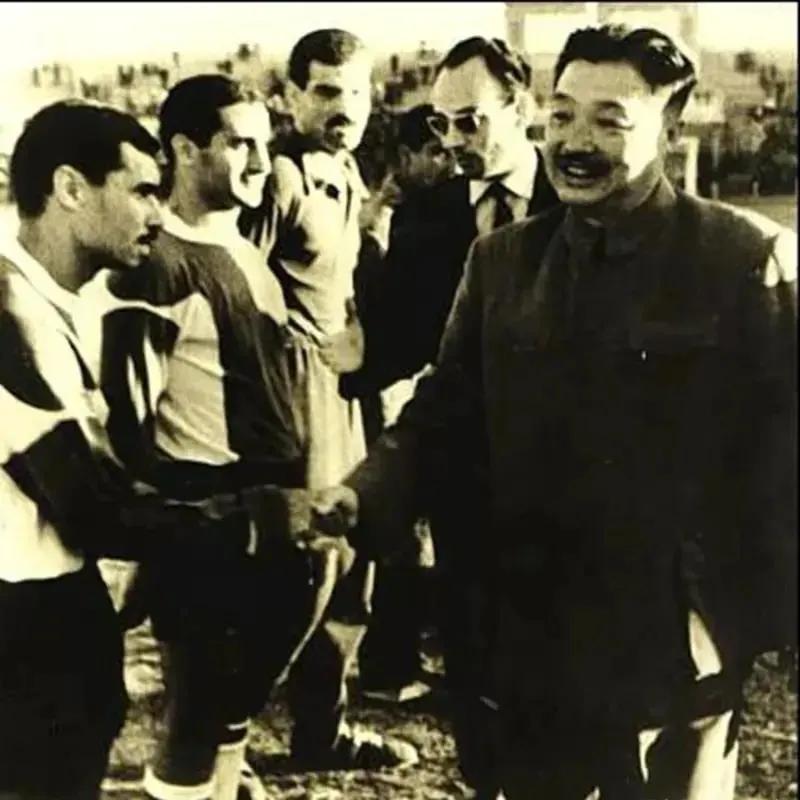 领袖们的足球往事，毛主席也曾做过守门员