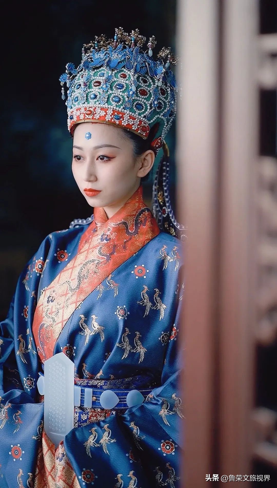 90后湖北姑娘拍56个民族服饰抖音,95后女孩耗时247天拍摄56民族服饰