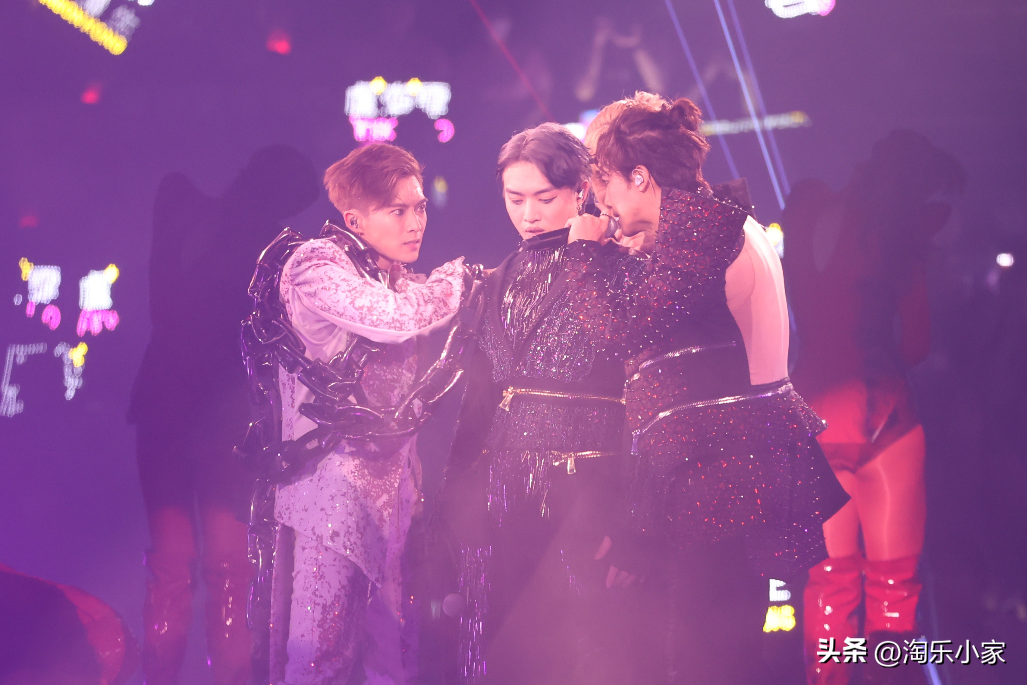 姜涛国际歌迷会激动澄清已退回票钱︰我们没骗人又没赚到钱