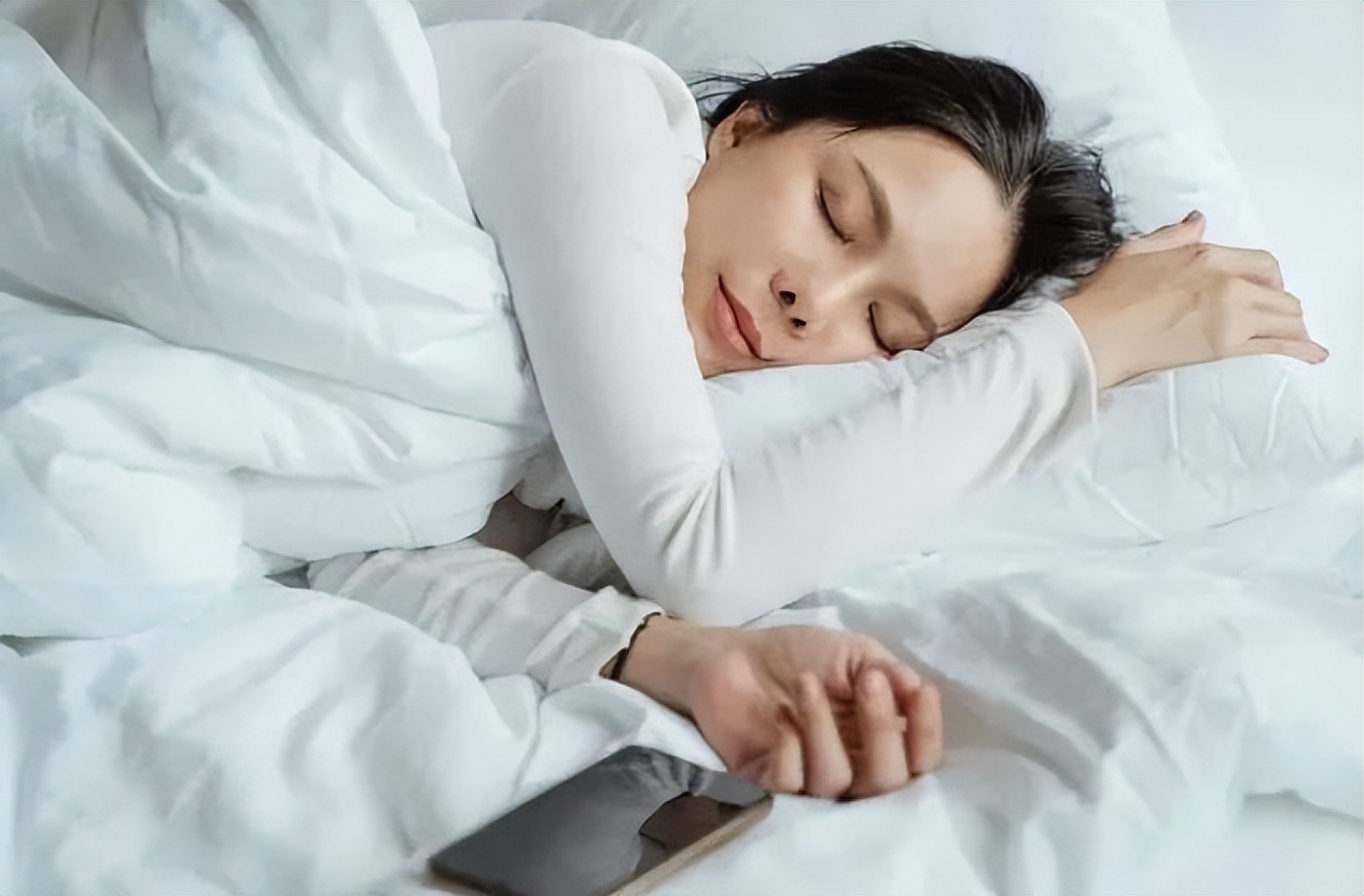 大姨妈量少发黑隔10天又来了,大姨妈量少发黑怎么回事