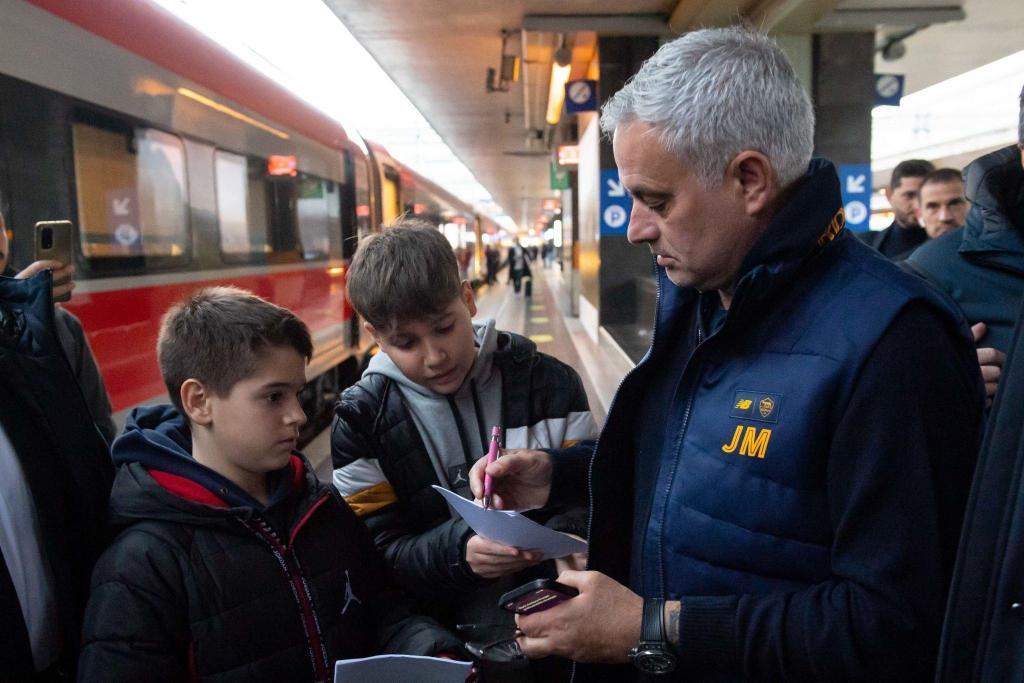 穆里尼奥加盟皇马首秀,穆里尼奥带领皇马给球员说了什么