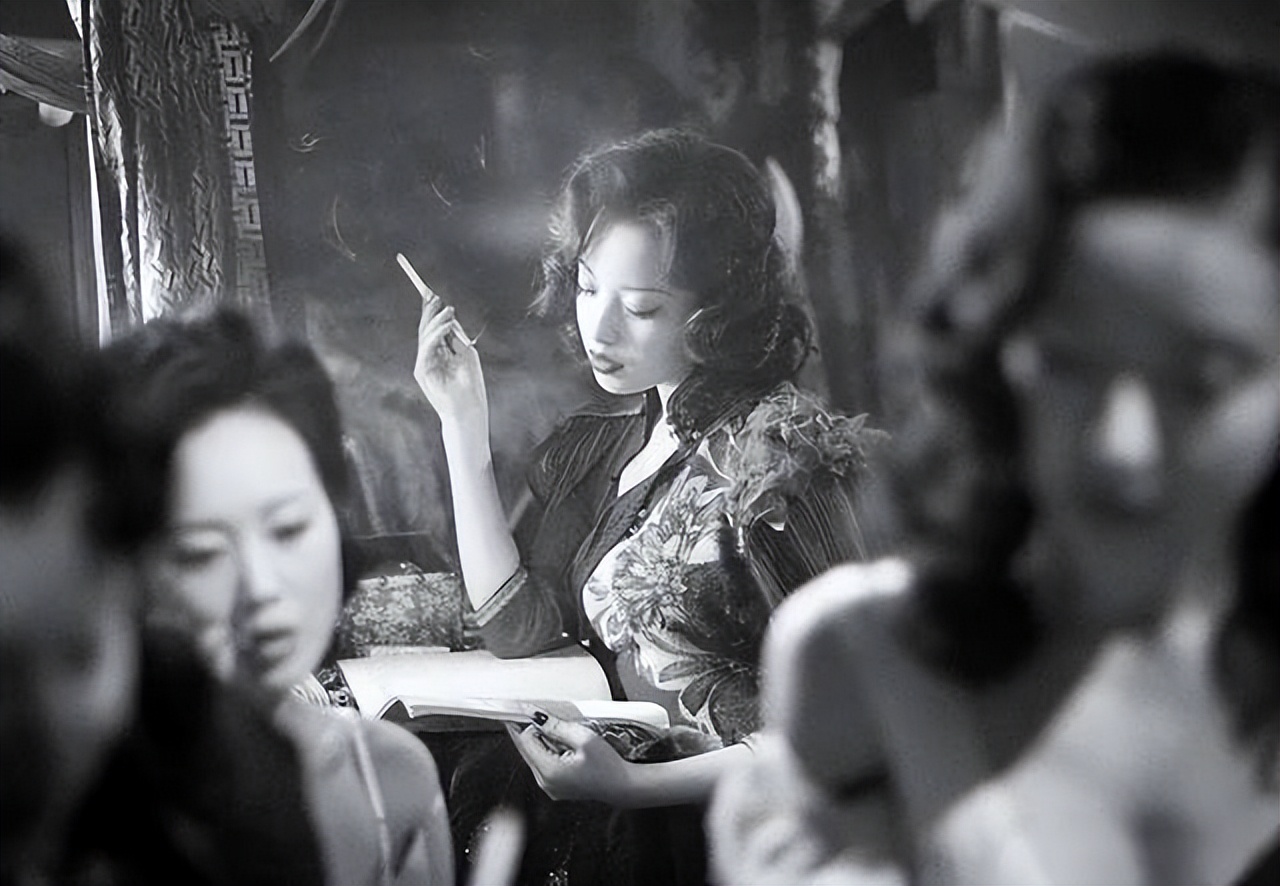 把*女妓**送到战场去蹚地雷？新中国成立后，上海10万*女妓**都去哪了？