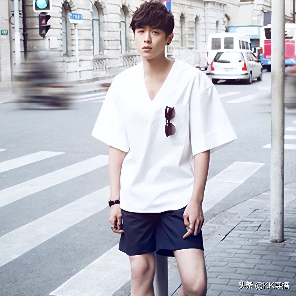 男士t恤怎么穿才好看,男士白t恤怎么搭外套