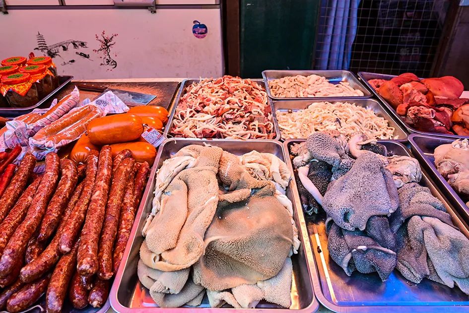 西山脚下的早市,闲逛最具人间烟火气的早市