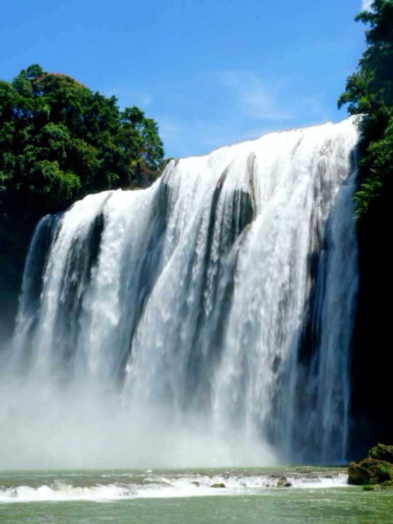 黄果树瀑布漫天扑面而来的水雾,黄果树瀑布4天旅游攻略