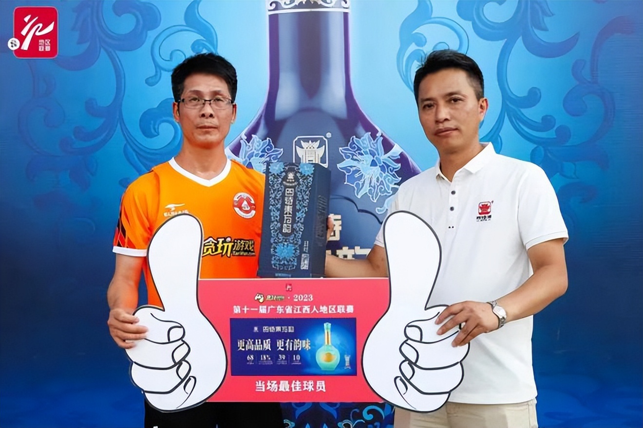 追奔露宿青海月，夺城夜蹋黄河冰。铁衣度碛雨飒飒，战鼓上陇雷凭