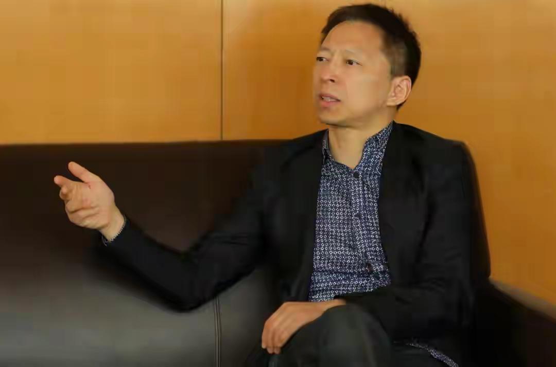 17岁上北大的他,他十七岁考上清华22岁生子