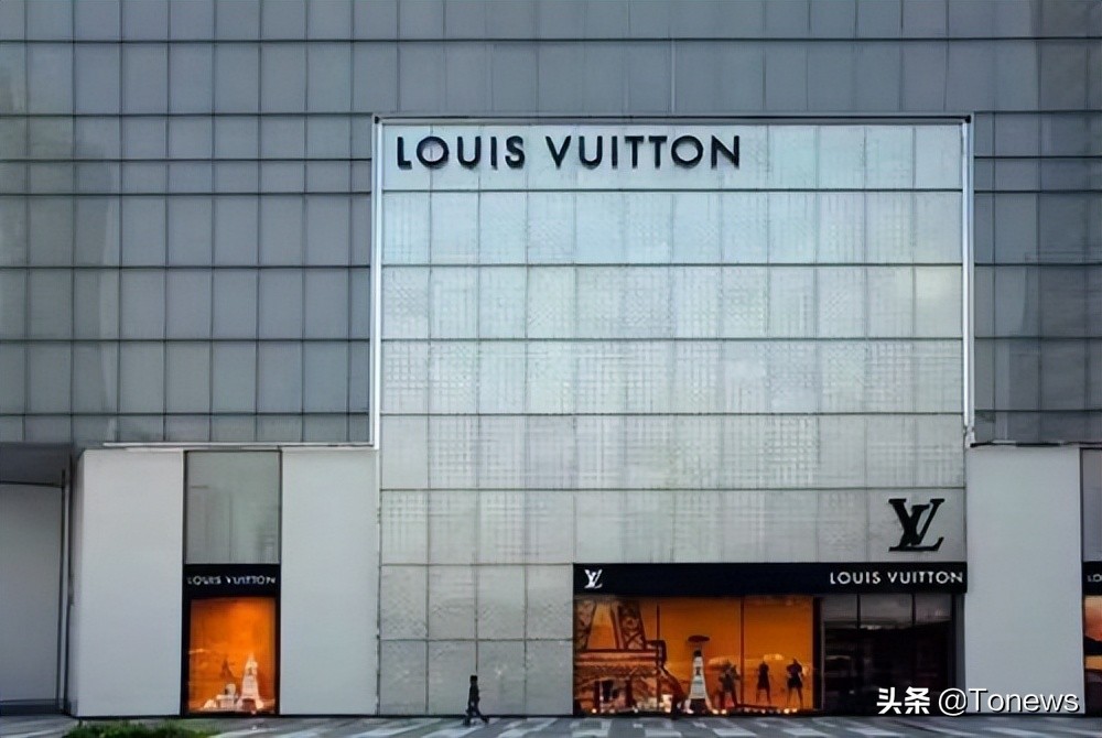 当你年薪五万的时候买lv都很正常,年薪300万算高吗