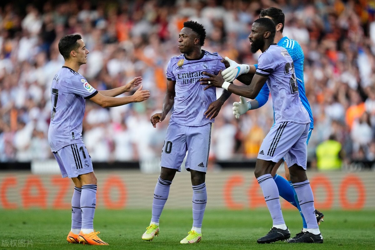 正当防卫？维尼修斯红牌被取消！杜罗：太糟糕了，他的确打了我