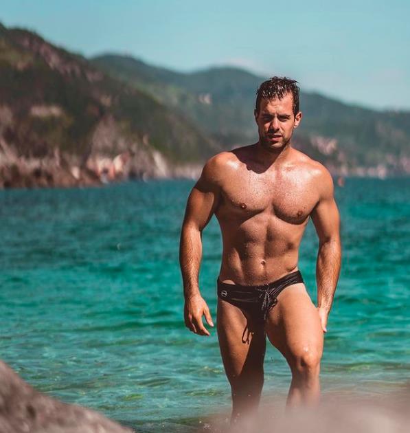 美国单身辣妈网恋假帅哥被威胁p果照！逃脱后遇照片真人甜蜜热恋