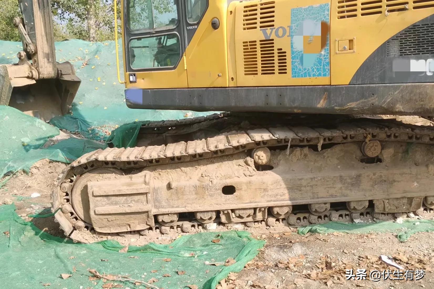 挖机挖土埋坟好吗,人被土埋了可以用挖掘机吗