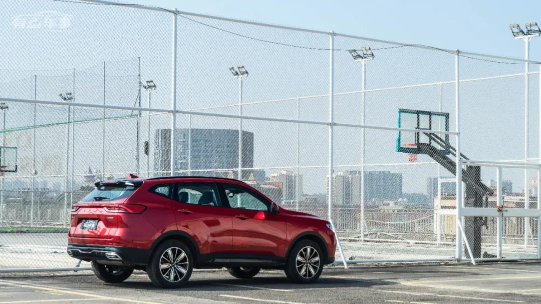 性价比高的家用车推荐哈弗h6,高性价比suv哈弗h61万