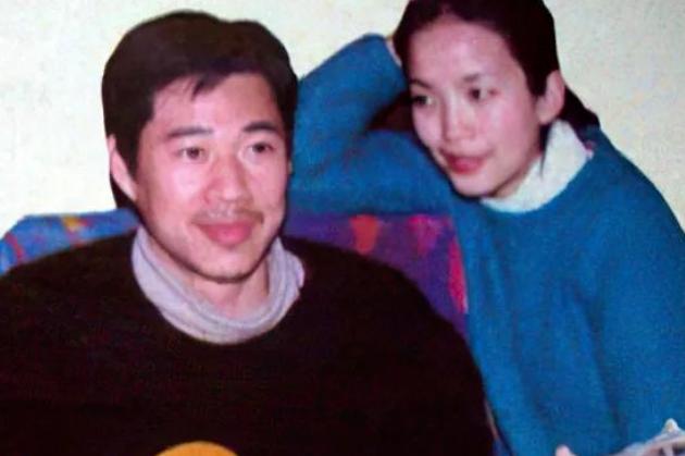 62岁三金影后，曾主演《激情燃烧的岁月》，因言语不善被封禁