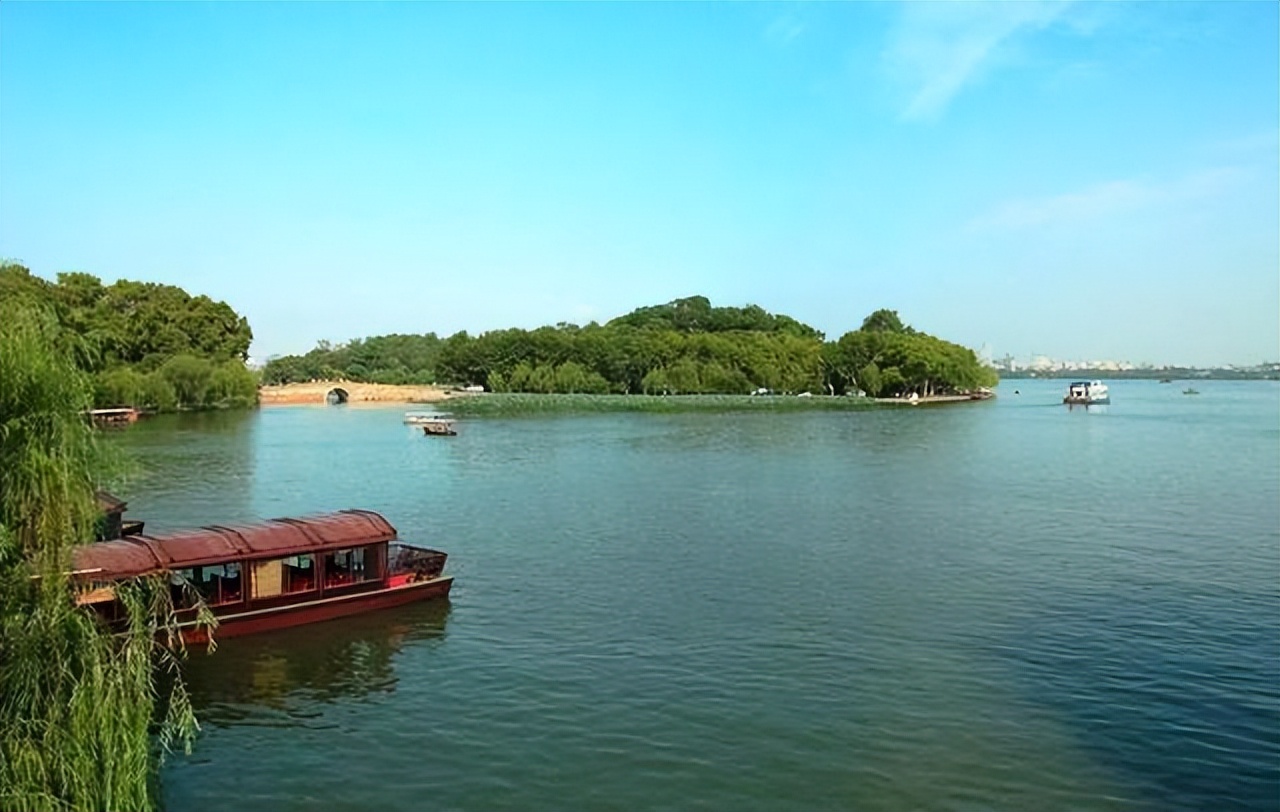 如诗如画的西湖诗句,描述西湖荷花的诗词