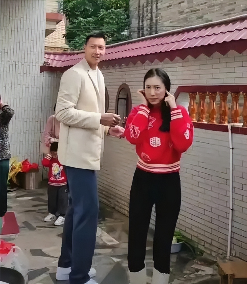 易建联生了多少个孩子,易建联娶了多少老婆