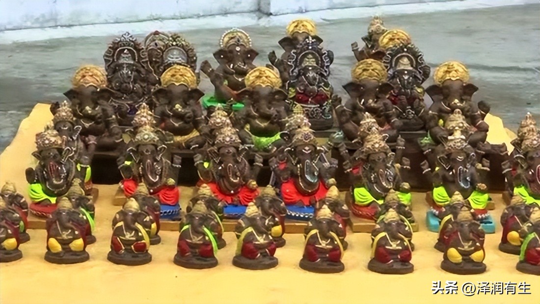 印度教徒喝牛尿能杀病毒吗,印度人用牛尿泡牛粪