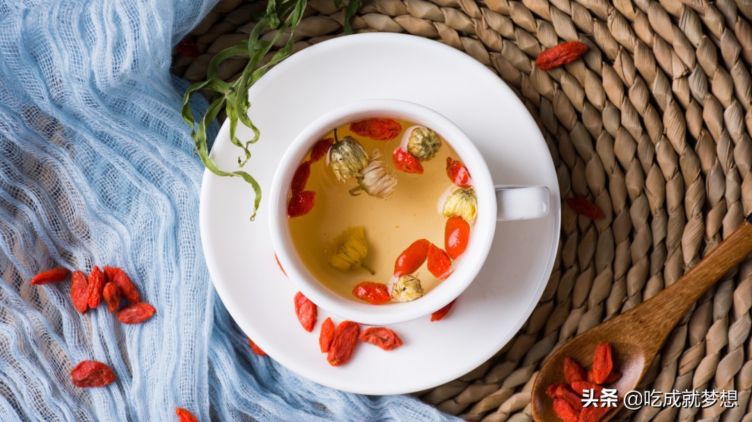 冬天枸杞和什么泡水不上火,一吃枸杞就上火怎么回事