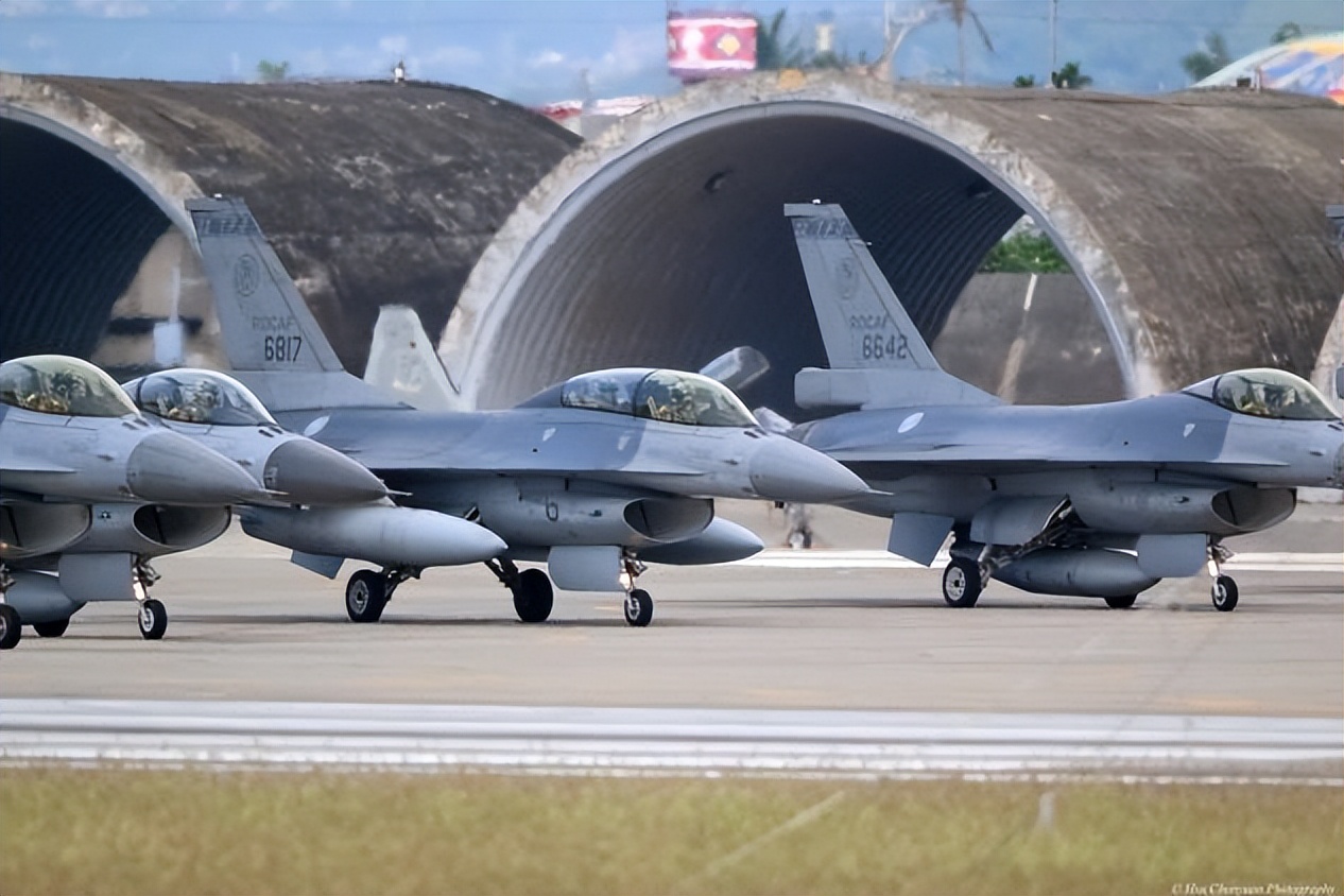 湾湾就是“大傻子”，买美国*器武**光给钱收不到货