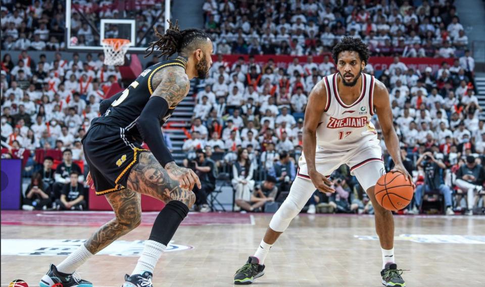 辽宁对广厦杨鸣落泪,辽宁球迷杨鸣落泪