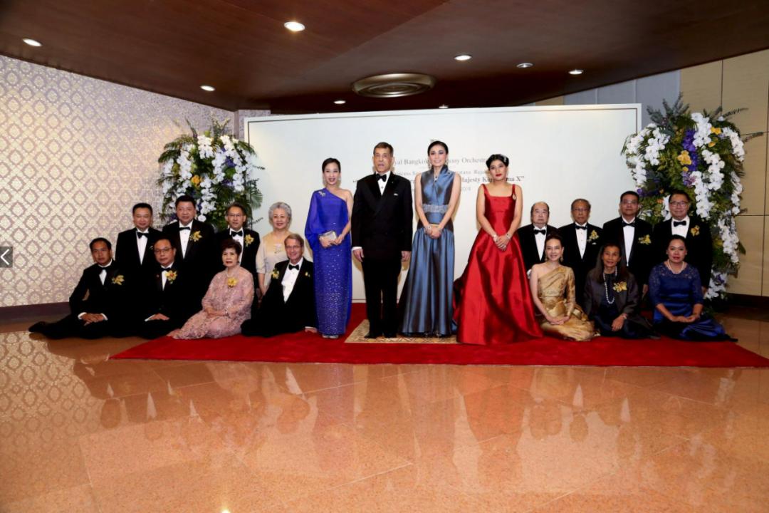 56岁泰国第一名媛：带球队打入世界杯，还是泰王“白月光”?