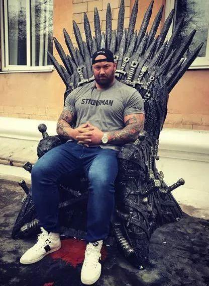 关二爷的眼是吊眼还是丹凤眼,关二爷为什么闭着眼睛