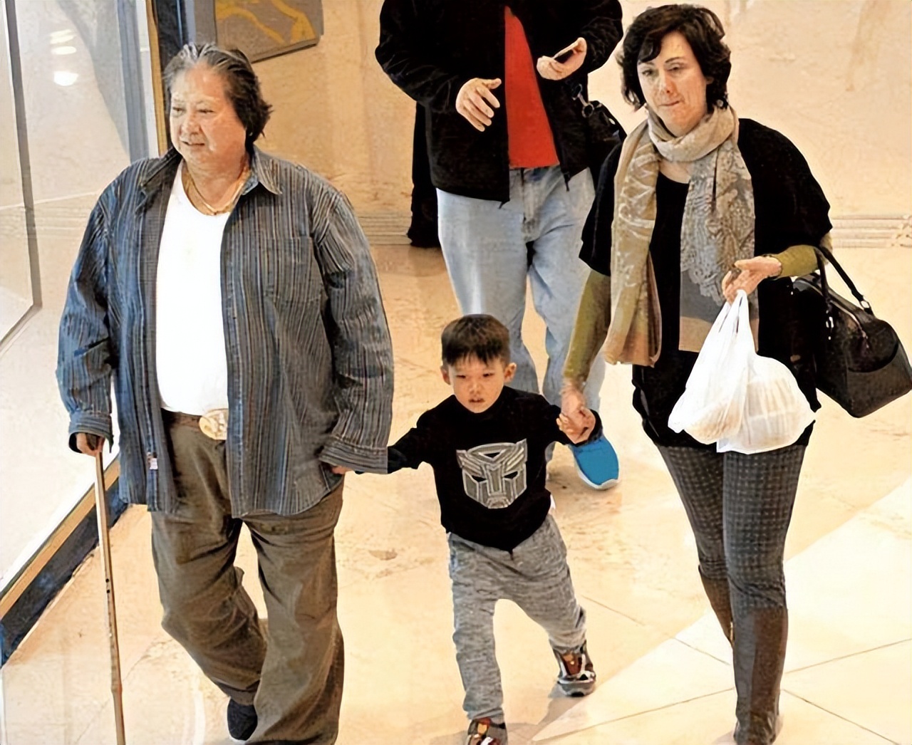 看上去很瘦体重却很重的明星,发福最明显的5位明星