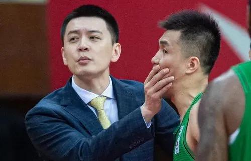 2022辽宁男篮球迷看球,辽宁男篮现场观赛视角