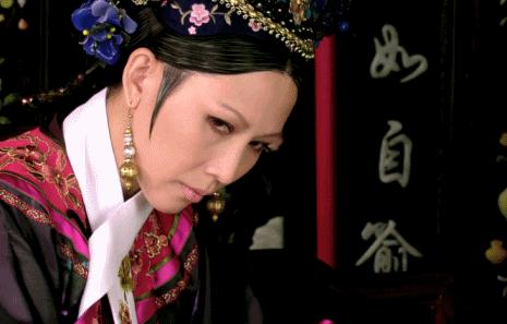 周迅青春靓丽蔡少芬人老珠黄,给皇后