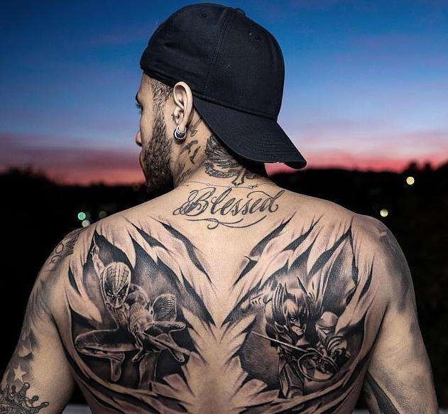 内马尔新纹身,内马尔纹身过程视频