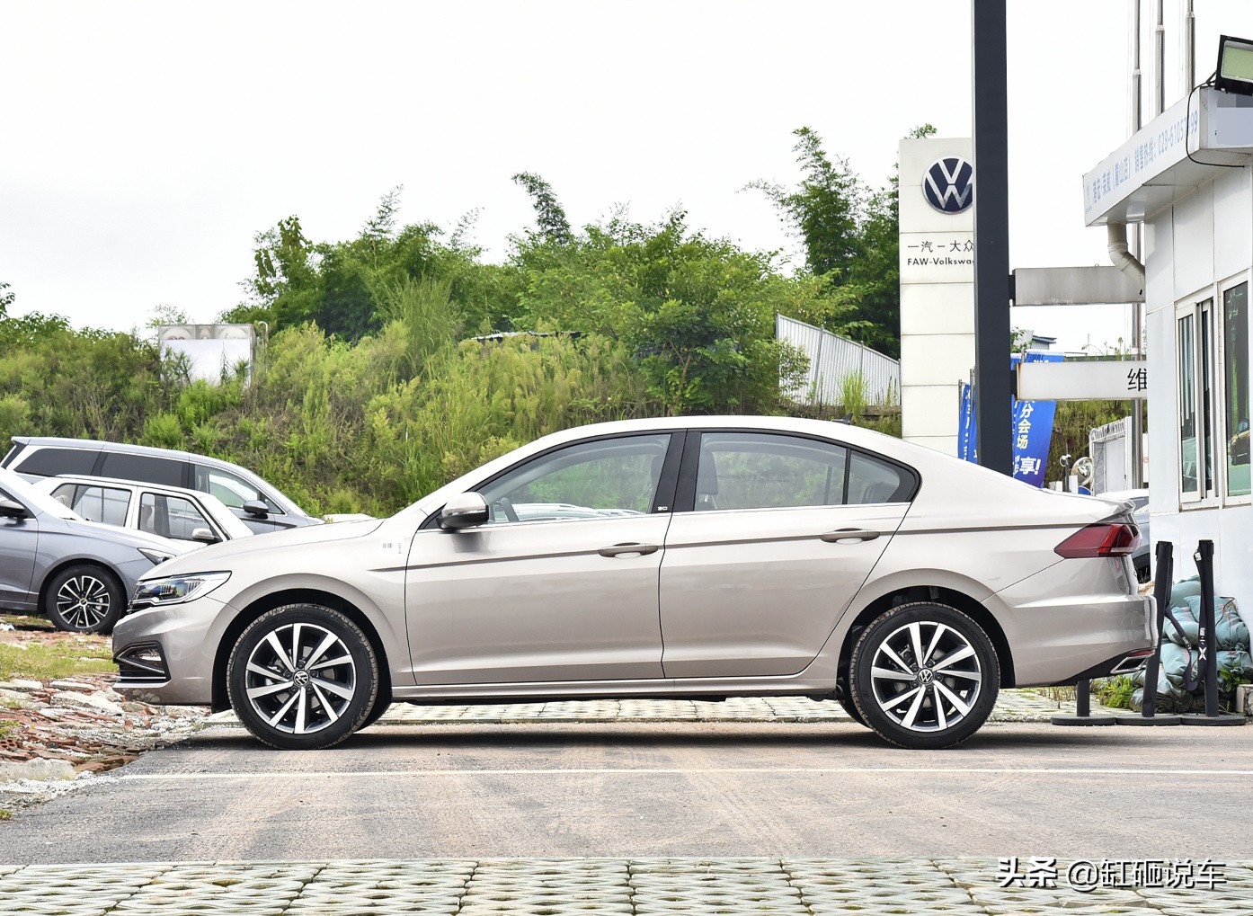 11万落地的宝来合资轿车省油,11款宝来10万左右