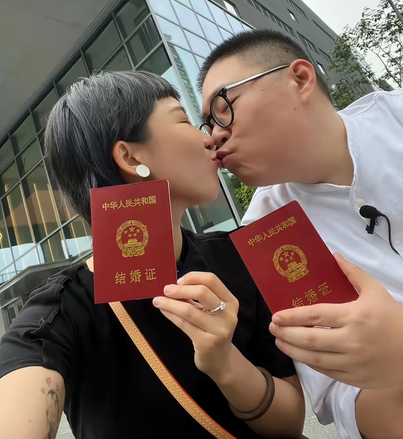 郝劭文晒婚纱照和妻子秀恩爱,郝劭文结婚感言