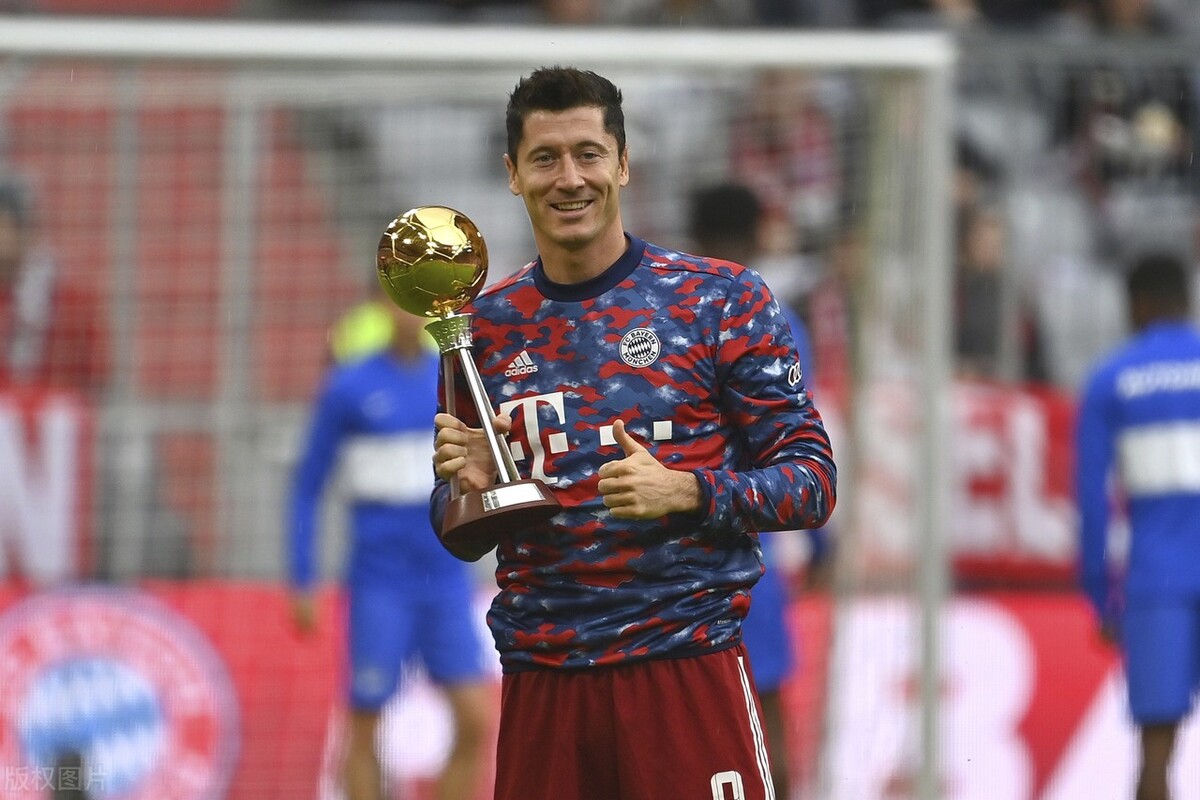 莱万谈梅西和c罗谁是最佳,fifa足球世界年度最佳莱万