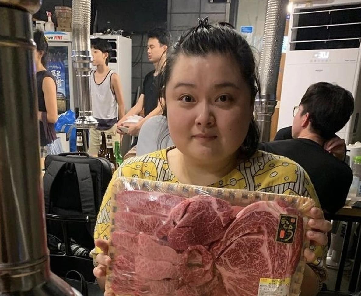 陈嘉佳直播间现场直播卖货,陈嘉佳从tvb到带货网红