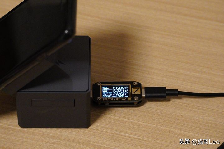 安克磁吸充电宝对比苹果外接电池,苹果安克磁吸无线充电宝