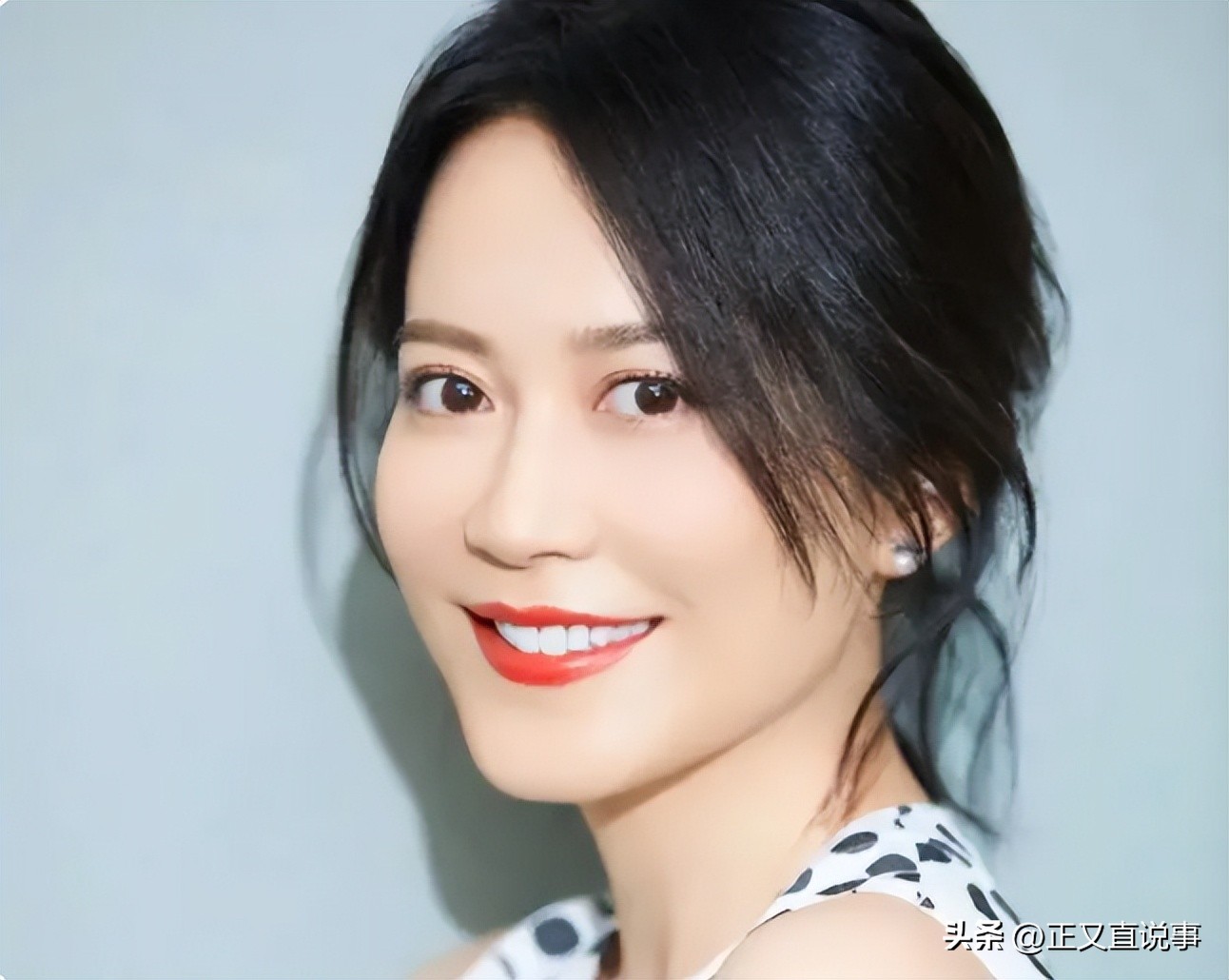 胡杏儿近期红毯对比图 (无滤镜下胡杏儿呈现真实颜值)